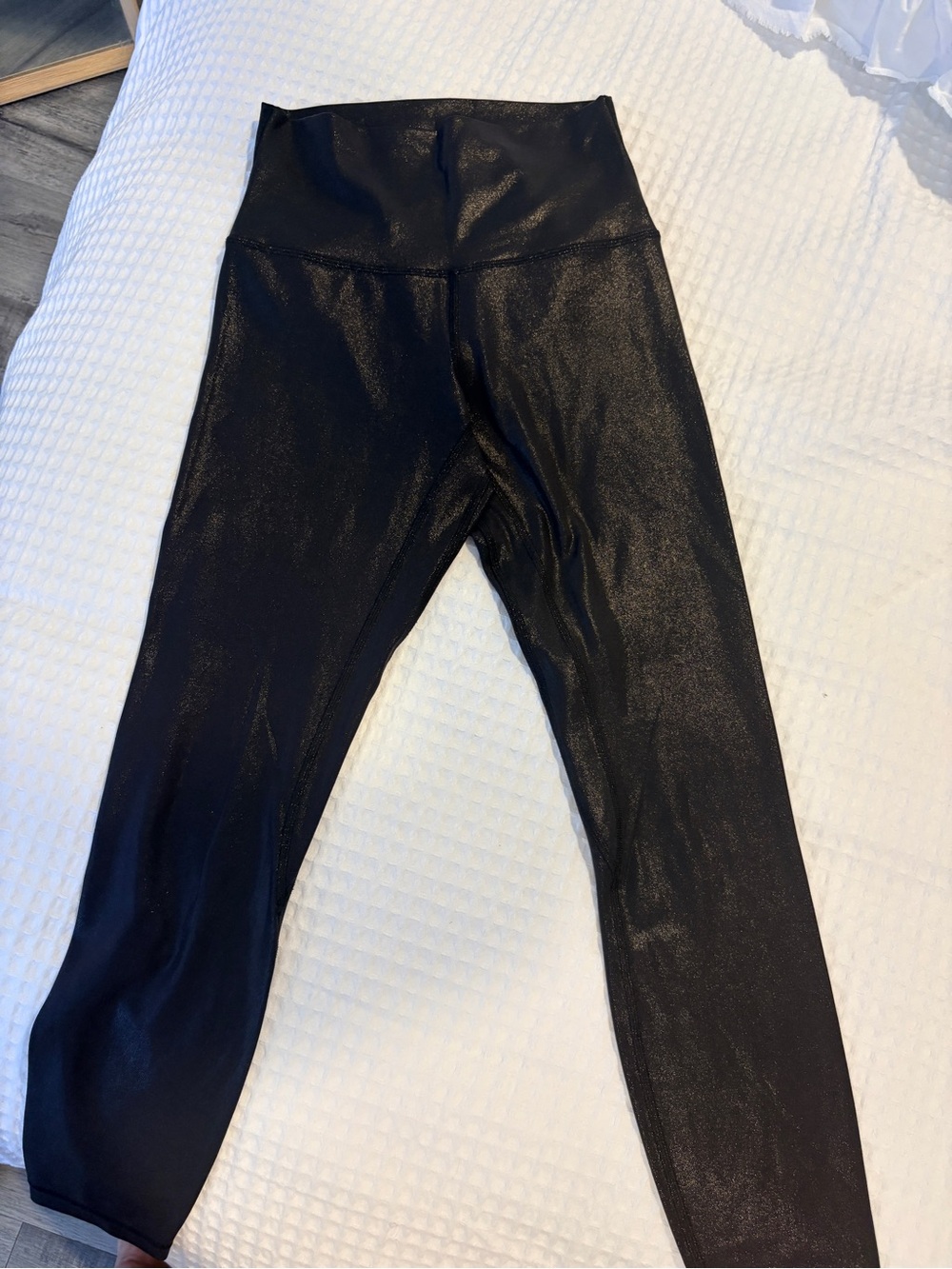 Lululemon women’s Sz 4 shimmery leggings Black High-Waist Shiny Leggings